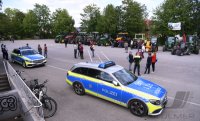 Fair und Regional; Demo pro Rottenburger Schlachthof von Landwirten und Metzger vor der Rottenburger Festhalle