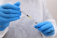 Aufziehen Biontech / Pfizer mRNA- COVID-19 Impfstoff im Zentralen Impfzentrum (ZIZ) Tuebingen