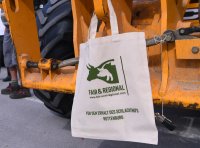 Fair und Regional; Demo pro Rottenburger Schlachthof von Landwirten und Metzger vor der Rottenburger Festhalle