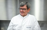 Sternekoch Harald Wohlfahrt kocht im Betriebsrestaurant der Unternehmensgruppe fischer