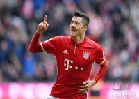 Fussball 1. Bundesliga Saison 16/17: FC Bayern Muenchen - FC Schalke 04