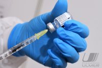 Aufziehen Biontech / Pfizer mRNA- COVID-19 Impfstoff im Zentralen Impfzentrum (ZIZ) Tuebingen