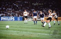 Fussball WM 1990 FINALE: Elfmeter von Andreas BREHME (Deutschland)