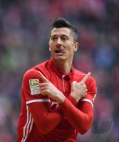 Fussball 1. Bundesliga Saison 16/17: FC Bayern Muenchen - FC Schalke 04