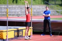 Leichtathletik: Hochspringen Lukas Gaertner (TV Rottenburg) trainiert im Rottenburger Hohenberstadion