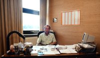 Fussball Bundesliga, Saison 1989/1990: Manager Uli Hoeness am Schreibtisch