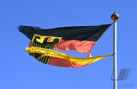 Symbolbild: Zerfetzte Deutschland Fahne