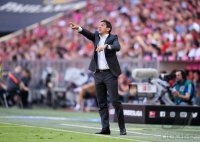 Fussball 1. Bundesliga Saison 17/18: Trainer Tayfun Korkut (VfB Stuttgart)
