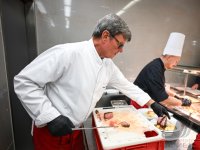 Sternekoch Harald Wohlfahrt kocht im Betriebsrestaurant der Unternehmensgruppe fischer