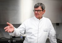 Sternekoch Harald Wohlfahrt kocht im Betriebsrestaurant der Unternehmensgruppe fischer