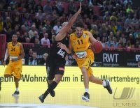 Basketball 1. Bundesliga 16/17 Hauptrunde: Walter Tigers Tuebingen -  s. Oliver Wuerzburg