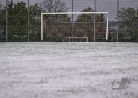 Fussball Bezirksliga 23/24: Schneebedeckter Platz beim SV Hirrlingen am Tuchhaeusle