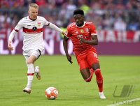 Fussball 1. Bundesliga Saison 21/22: FC Bayern Muenchen - VfB Stuttgart