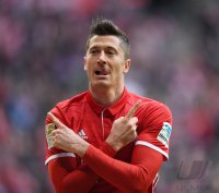 Fussball 1. Bundesliga Saison 16/17: FC Bayern Muenchen - FC Schalke 04