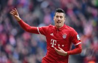 Fussball 1. Bundesliga Saison 16/17: FC Bayern Muenchen - FC Schalke 04