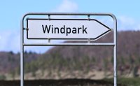Symbolbild: Schild Windpark