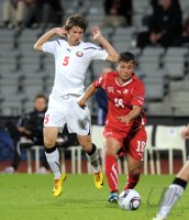 Fussball U21-Europameisterschaft 2011:  Dmitri Baga (li, Weissrussland) gegen Amir Abrashi (re, Schweiz)