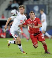Fussball U21-Europameisterschaft 2011:  Vitali Gayduchik (li, Weissrussland) gegen Xherdan Shaqiri (re, Schweiz)