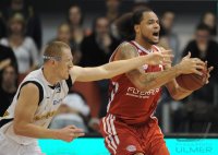 Basketball 1. Bundesliga 2011/2012:  Donatas Zavackas (li, EnBW Ludwigsburg) gegen Chevon Troutman (FC Bayern Muenchen)