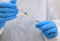 Aufziehen Biontech / Pfizer mRNA- COVID-19 Impfstoff im Zentralen Impfzentrum (ZIZ) Tuebingen