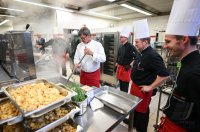 Sternekoch Harald Wohlfahrt kocht im Betriebsrestaurant der Unternehmensgruppe fischer