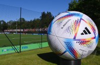 Uebergrossser Adidas WM Ball 2022 Al Rihla am Home of FIFA in Zuerich