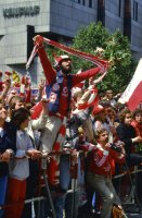 Fussball Meisterfeier FC Bayern 1985: Bayern Fans feiern auf Marienplatz