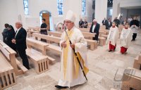 Bischof Dr. Gebhard Fuerst beim Einzug in den Rotternburger Dom St. Martin