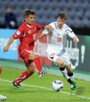 Fussball U21-Europameisterschaft 2011:  Amir Abrashi (li, Schweiz) gegen Pavel Nekhaychik (re, Weissrussland)