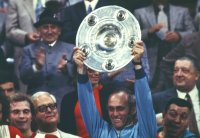 Fussball 1. Bundesliga Bayern - Schalke: Goessmann, Beckenbauer