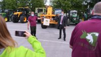 Fair und Regional; Demo pro Rottenburger Schlachthof von Landwirten und Metzger vor der Rottenburger Festhalle