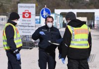 Corona: Container Ambulanz Tuebingen: Covid 19 Versorgung auf dem Tuebinger Festplatz