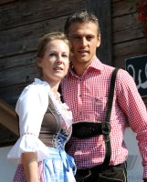 FUSSBALL 1. BUNDESLIGA: Torwart Hans Joerg Butt mit Frau Katja (FC Bayern Muenchen)