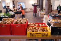 Corona-Krise: Tafel Rottenburg (Kreis Tuebingen) im Not-Betrieb in der Zehntscheuer