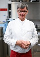 Sternekoch Harald Wohlfahrt kocht im Betriebsrestaurant der Unternehmensgruppe fischer