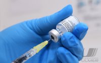 Aufziehen Biontech / Pfizer mRNA- COVID-19 Impfstoff im Zentralen Impfzentrum (ZIZ) Tuebingen