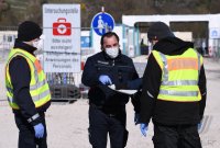 Corona: Container Ambulanz Tuebingen: Covid 19 Versorgung auf dem Tuebinger Festplatz