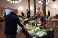Corona-Krise: Tafel Rottenburg (Kreis Tuebingen) im Not-Betrieb in der Zehntscheuer