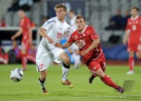 Fussball U21-Europameisterschaft 2011:  Vitali Gayduchik (li, Weissrussland) gegen Xherdan Shaqiri (re, Schweiz)