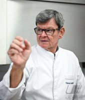 Sternekoch Harald Wohlfahrt kocht im Betriebsrestaurant der Unternehmensgruppe fischer