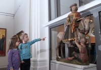 Kinder und St. Martin im Dioezesanmuseum in Rottenburg
