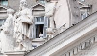Coronakrise: Segen von Papst Franziskus am gesperrter Petersplatz in Rom