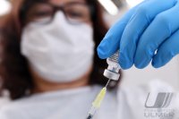 Aufziehen Biontech / Pfizer mRNA- COVID-19 Impfstoff im Zentralen Impfzentrum (ZIZ) Tuebingen