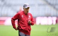 Fussball 1. Bundesliga 16/17: Trainer Carlo Ancelotti (FC Bayern Muenchen)