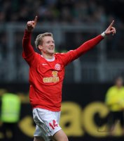 1. Fussball Bundesliga: Jubel nach dem Tor zum 1:0  Andre Schuerrle (1. FSV Mainz 05)