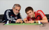 Fussball 1. Bundesliga : Gerd Mueller mit Thomas Mueller , FC Bayern Muenchen