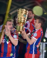 Fussball Pokalfinale 13/14: Xherdan Shaqiri (FC Bayern Muenchen) und Rafinha (FC Bayern Muenchen)