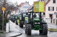 Landwirte demonstrieren in ganz Deutschland, Staffelfahrt durch Rottenburg (Kreis Tuebingen)
