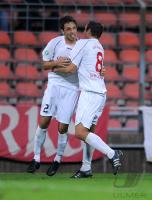 Fussball 3. Bundesliga: Regensburg Jubel mit  Stefan Binder und Tobias Schlauderer