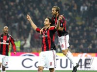 FUSSBALL SERIE A:  JUBEL Zlatan Ibrahimovic oben Flamini Mathieu (AC Mailand)